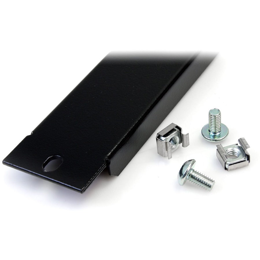 StarTech.com Panneau d'obturation 1U 48 cm (19 po) en acier noir pour rack