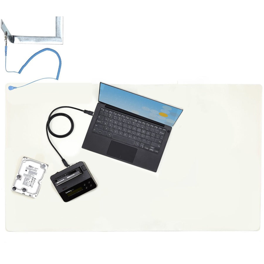 Tapis antistatique StarTech.com 58 x 119 cm, tapis ESD pour réparation électronique sur table ou bureau, surface de travail flexible, fil de terre amovible
