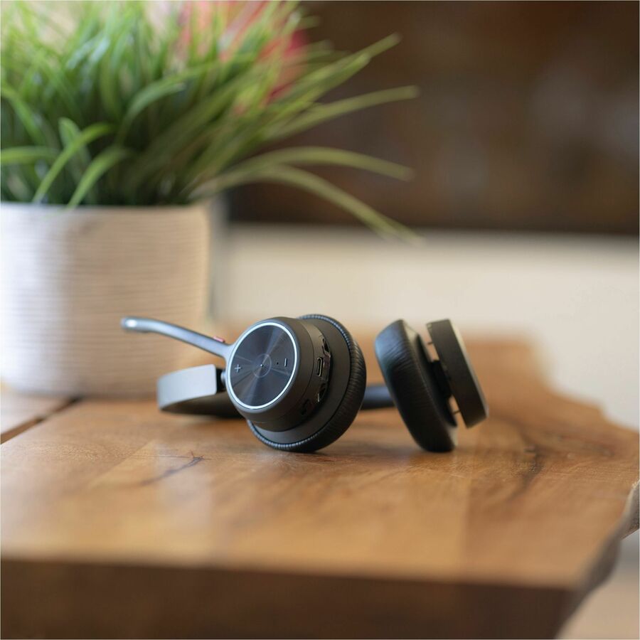 Poly Voyager 4320 UC Stereo USB-A Headset + BT700 USB-A Adapter + Charging Stand